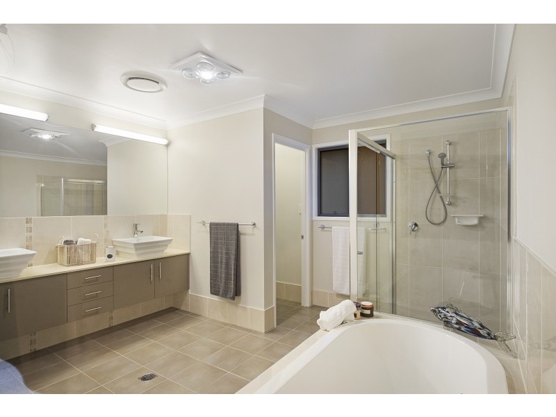 1 Wombat Place, North Lakes QLD 4509