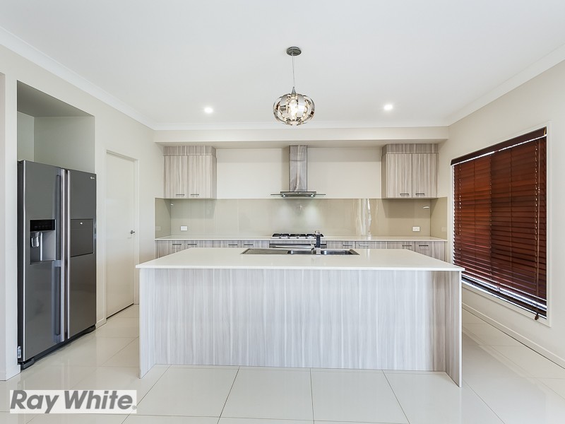 7 Dunes Crescent, North Lakes QLD 4509