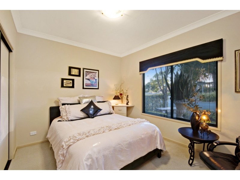 16 Pinnock Crescent, North Lakes QLD 4509