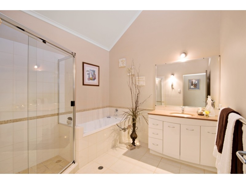 16 Pinnock Crescent, North Lakes QLD 4509