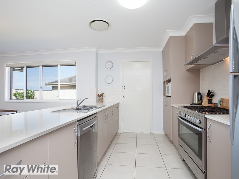 6 Nina Crescent, North Lakes QLD 4509