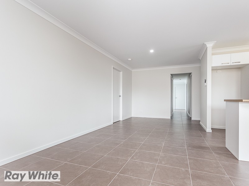 1/3 Celebration Crescent, Griffin QLD 4503