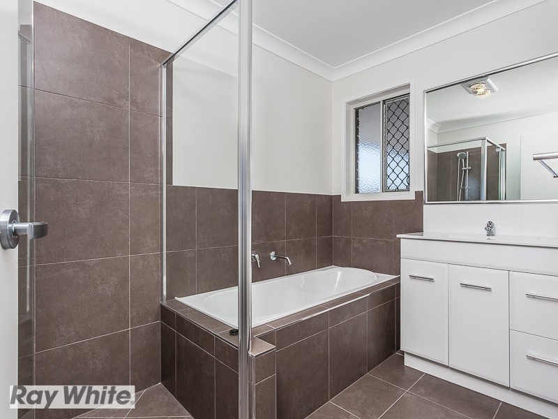 1/3 Celebration Crescent, Griffin QLD 4503