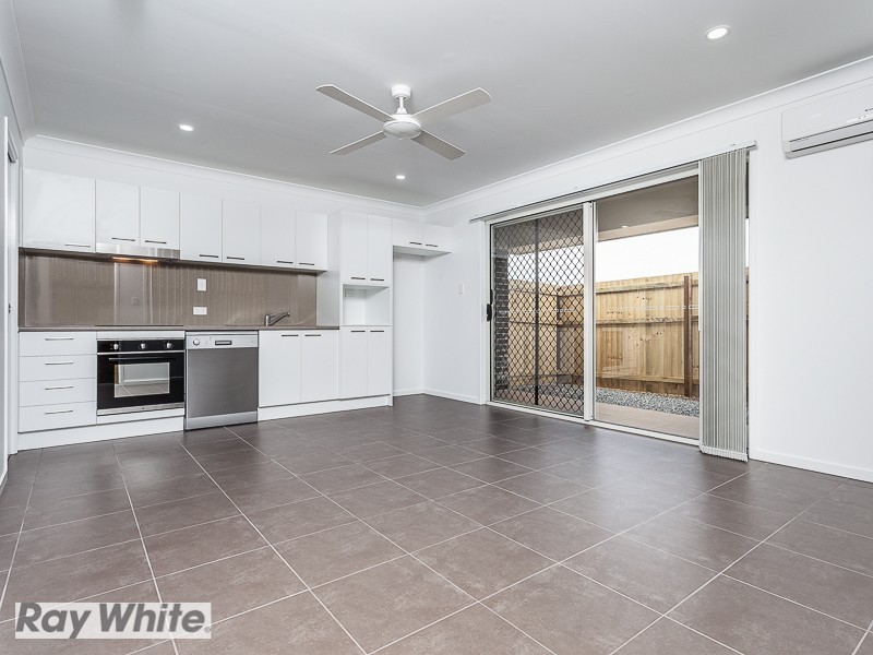 2/3 Celebration Crescent, Griffin QLD 4503