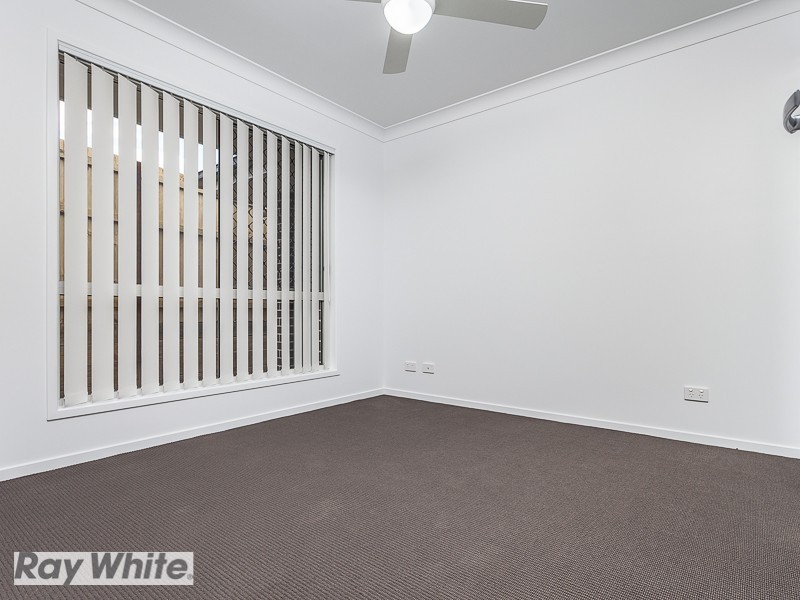 2/3 Celebration Crescent, Griffin QLD 4503