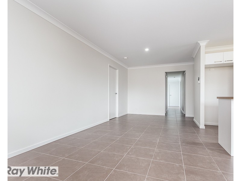 1/3 Celebration Crescent, Griffin QLD 4503