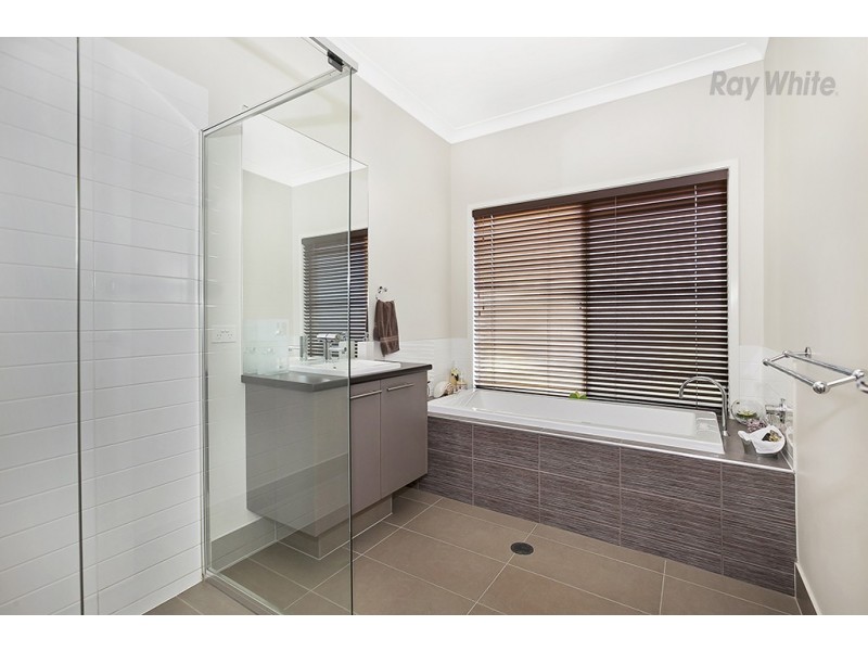 30 Nicklaus Parade, North Lakes QLD 4509