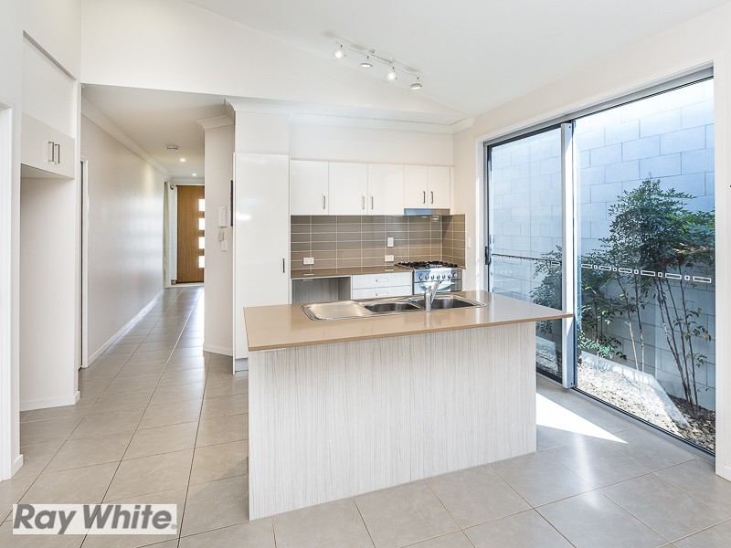 6 Brooklyn Close, North Lakes QLD 4509