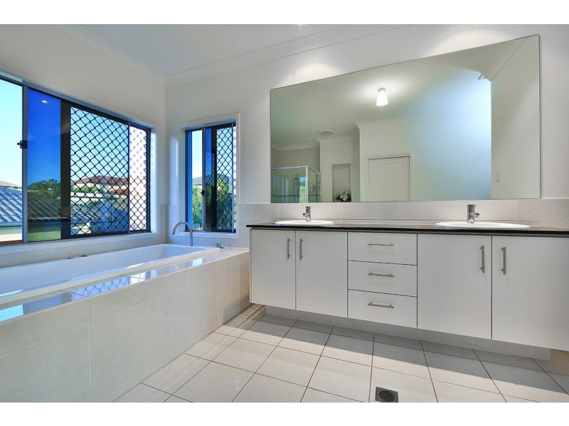 24 Hailey Place, Calamvale QLD 4116