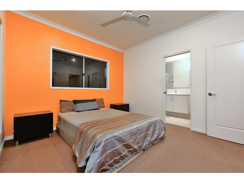 24 Hailey Place, Calamvale QLD 4116