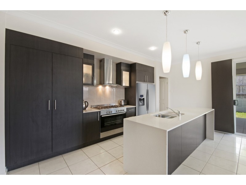 102 Mackintosh Drive, North Lakes QLD 4509