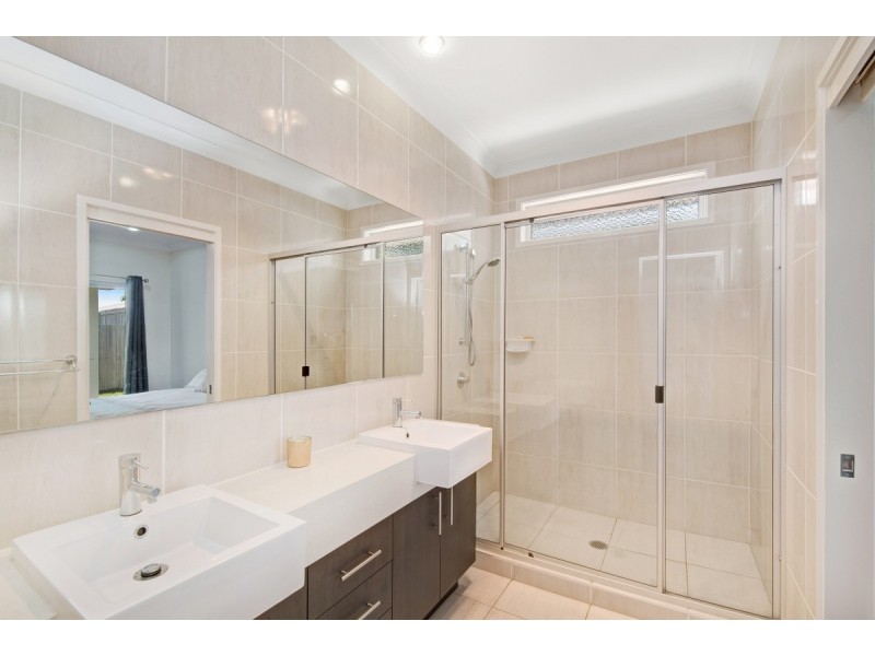 102 Mackintosh Drive, North Lakes QLD 4509