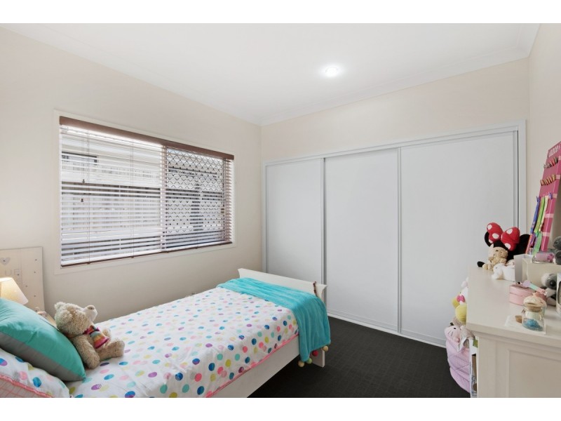 102 Mackintosh Drive, North Lakes QLD 4509