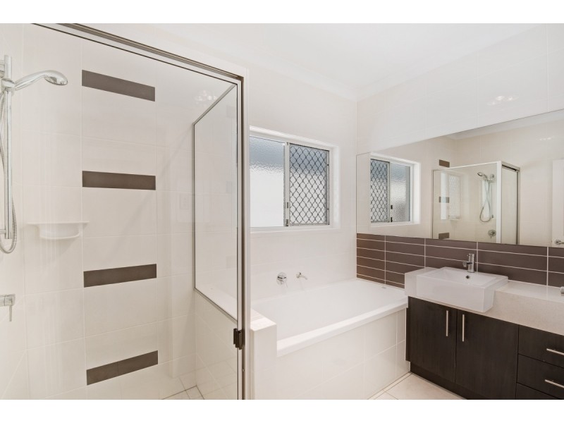 102 Mackintosh Drive, North Lakes QLD 4509