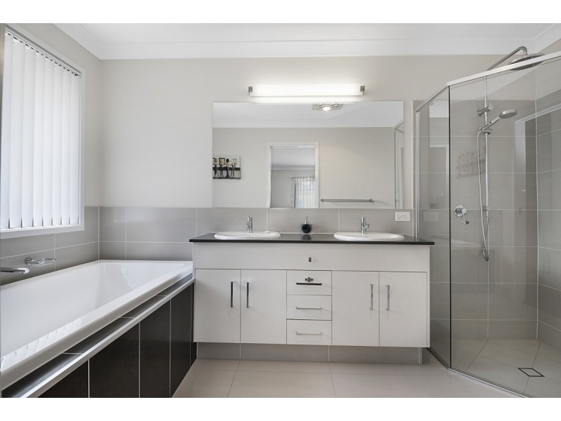 17 Edmund Circuit, North Lakes QLD 4509