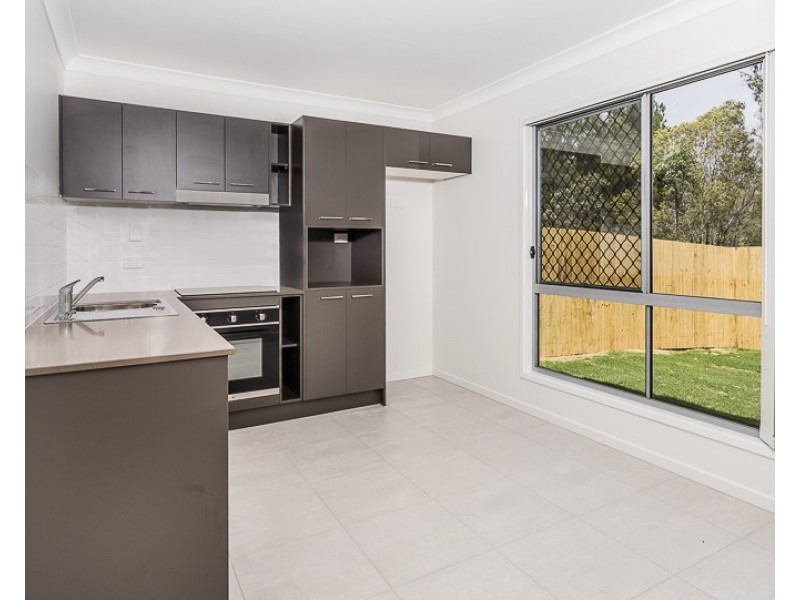 2/87 Jones Street, Rothwell QLD 4022