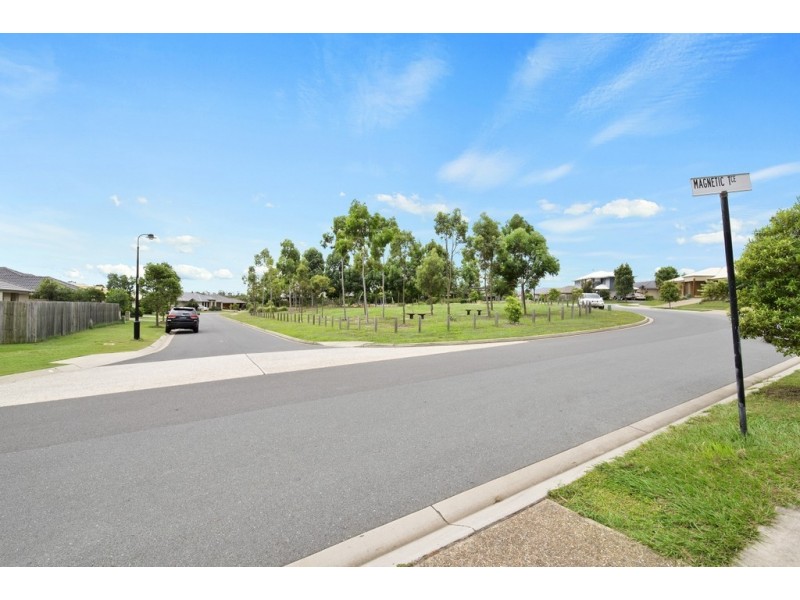 15 Magnetic Terrace, North Lakes QLD 4509