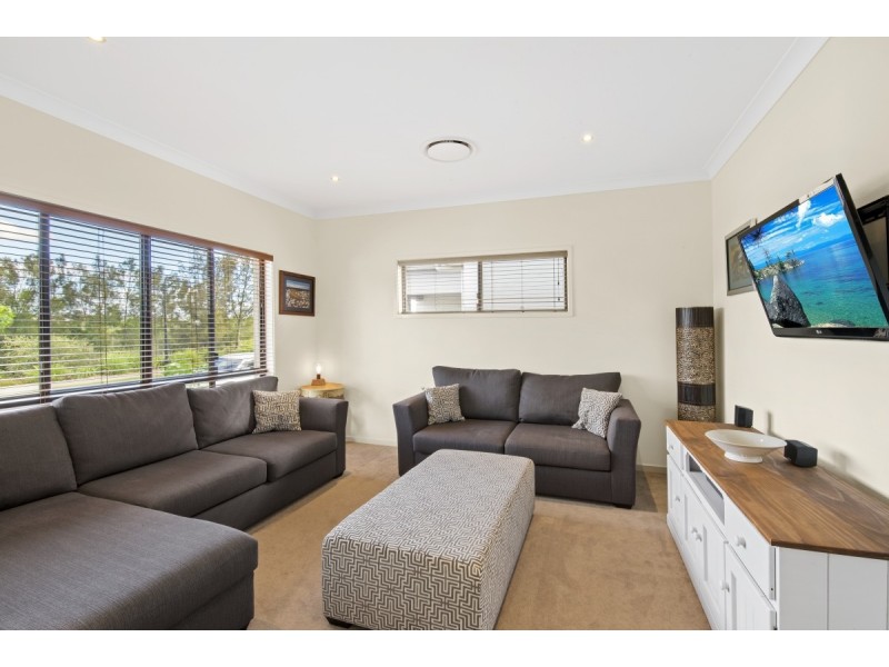 90 Nicklaus Parade, North Lakes QLD 4509