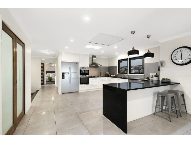 18 Vores Road, Whiteside QLD 4503