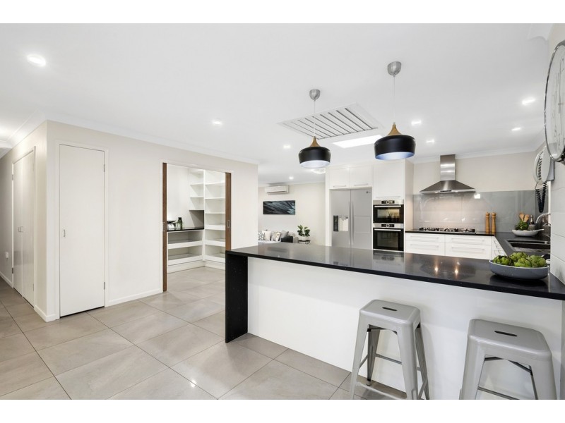 18 Vores Road, Whiteside QLD 4503