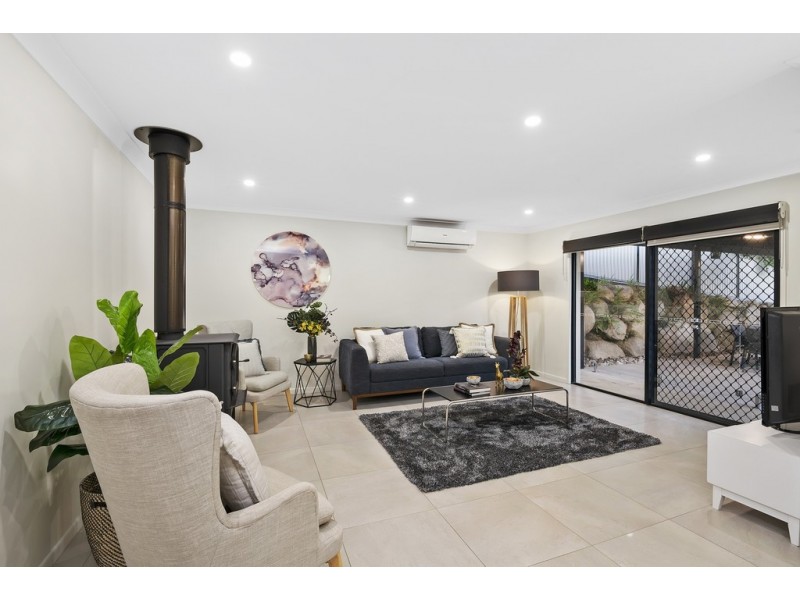 18 Vores Road, Whiteside QLD 4503