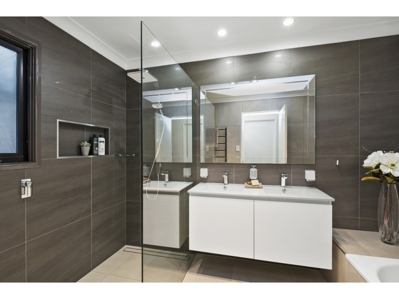 18 Vores Road, Whiteside QLD 4503