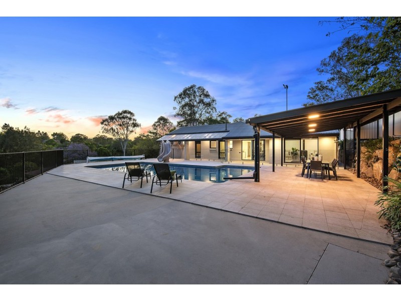 18 Vores Road, Whiteside QLD 4503