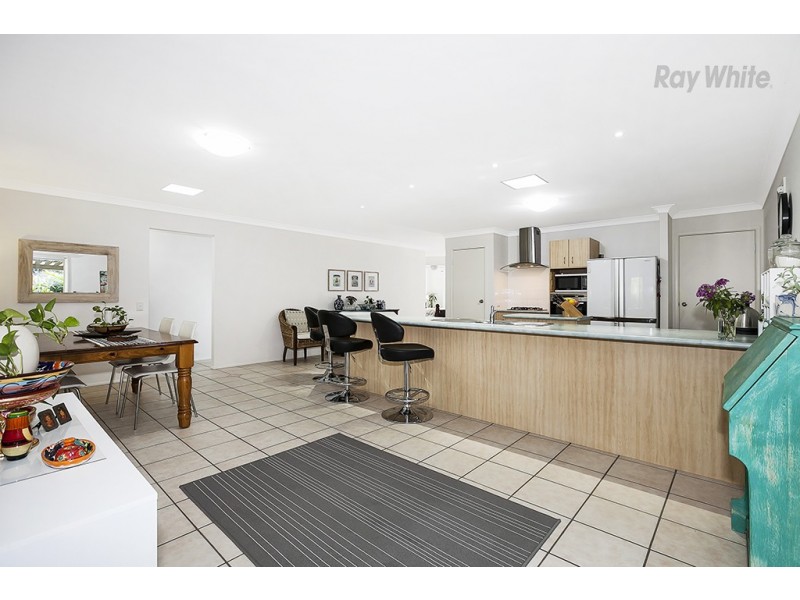 8 Valmadre Court, Petrie QLD 4502