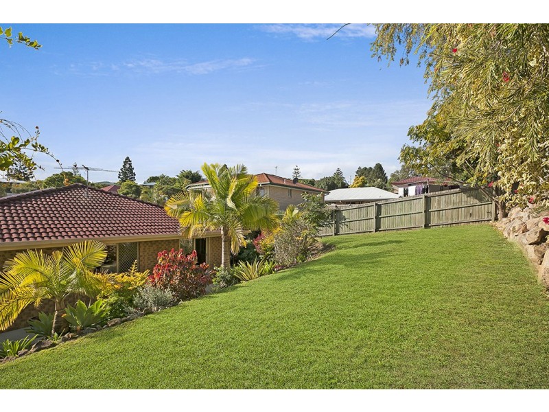 8 Valmadre Court, Petrie QLD 4502