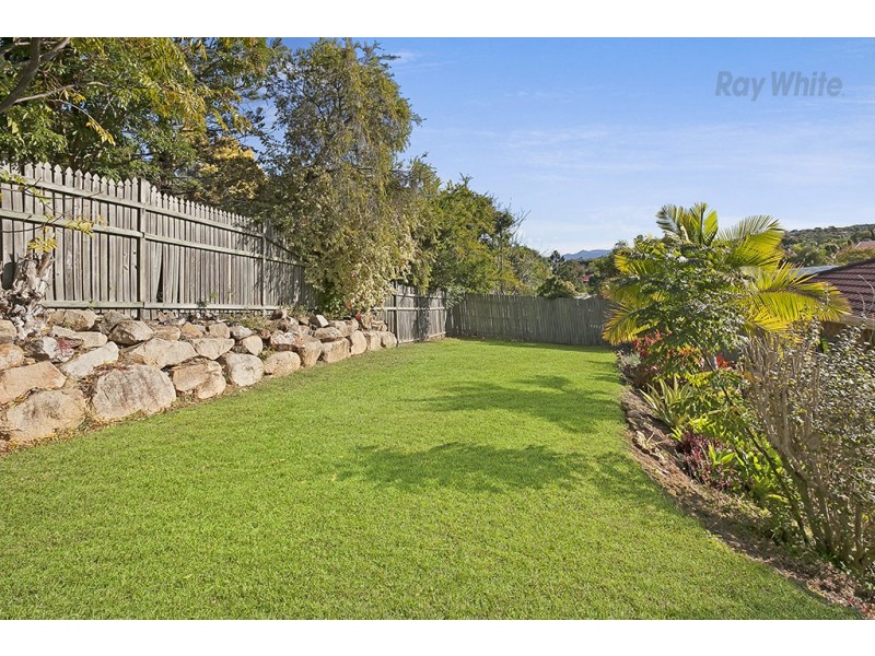 8 Valmadre Court, Petrie QLD 4502