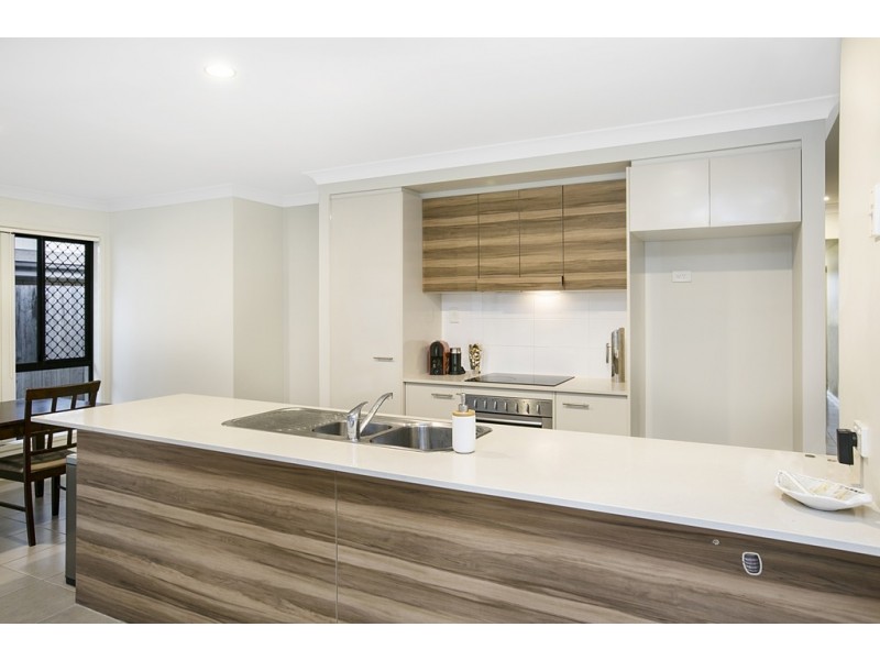 96 Mackintosh Drive, North Lakes QLD 4509