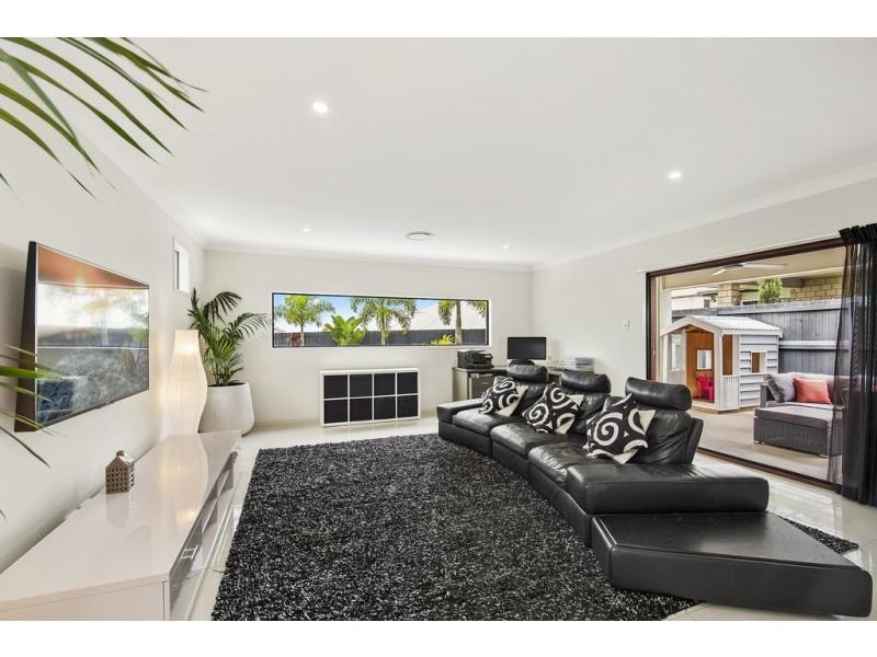 112 Mackintosh Drive, North Lakes QLD 4509