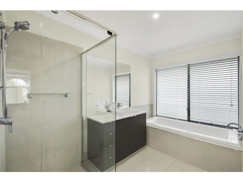 112 Mackintosh Drive, North Lakes QLD 4509