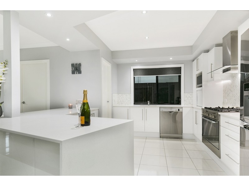 12 Nicklaus Parade, North Lakes QLD 4509