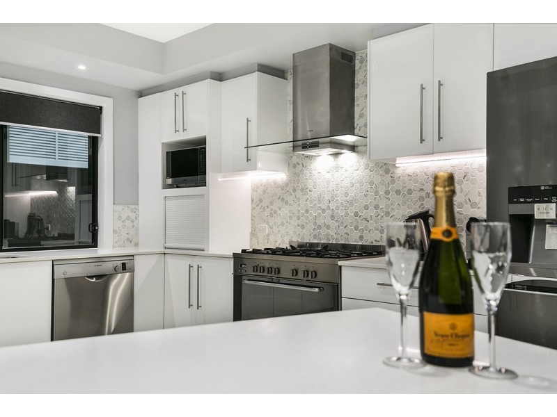12 Nicklaus Parade, North Lakes QLD 4509