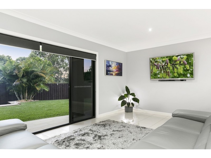 12 Nicklaus Parade, North Lakes QLD 4509