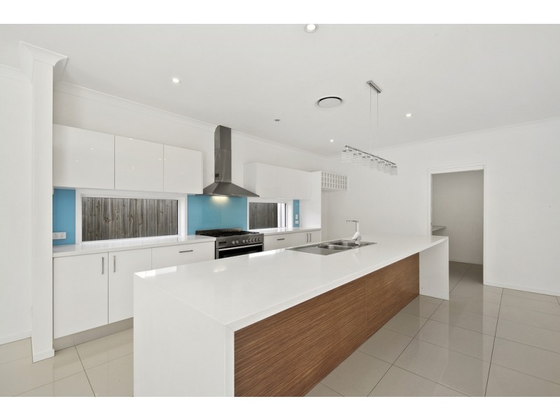 1 Trump Circuit, North Lakes QLD 4509