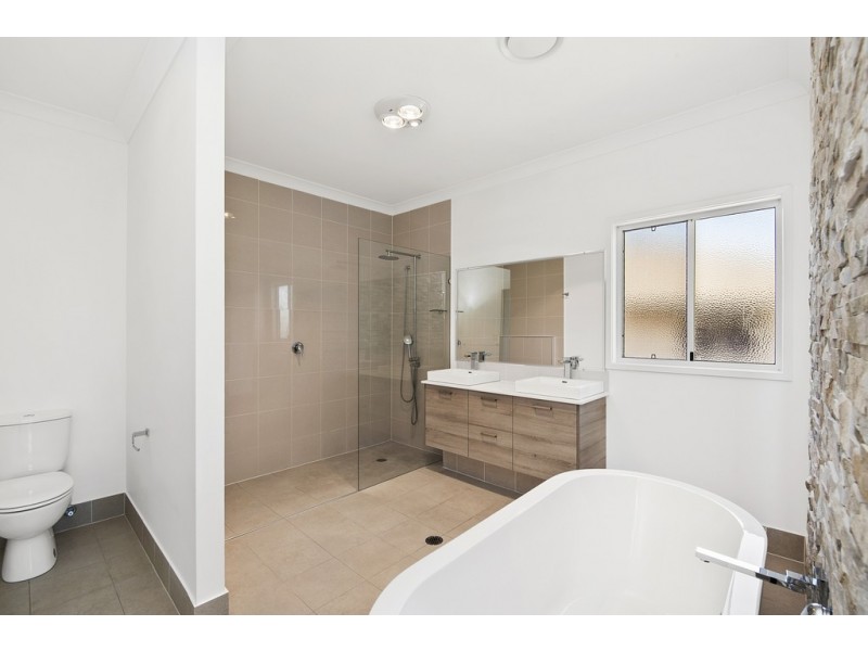 1 Trump Circuit, North Lakes QLD 4509