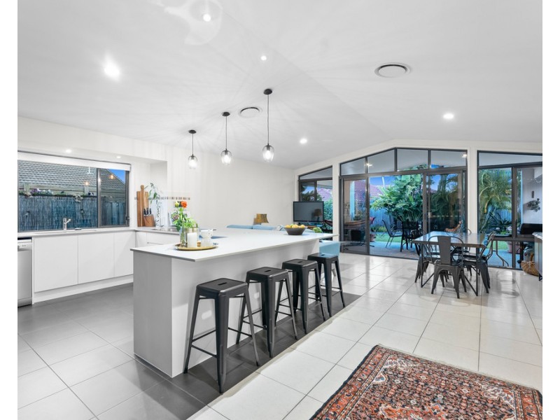 15 Lochern Court, North Lakes QLD 4509