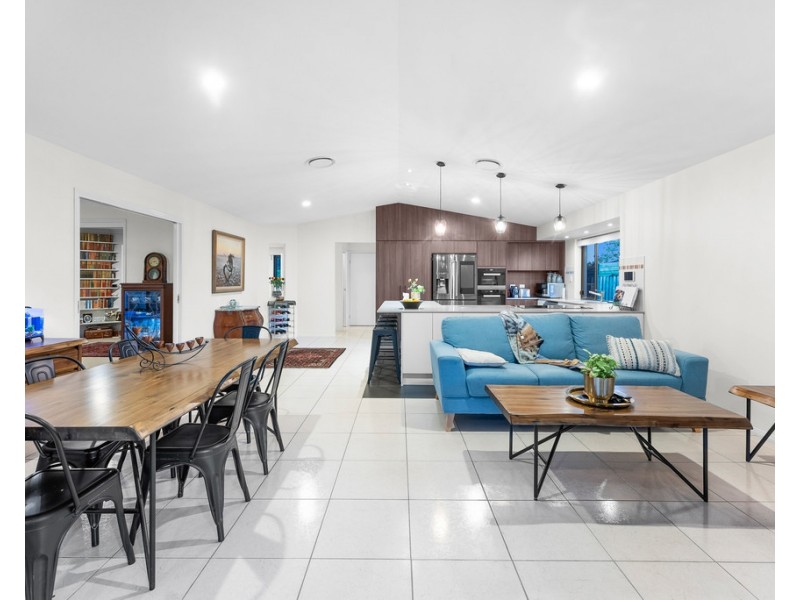 15 Lochern Court, North Lakes QLD 4509