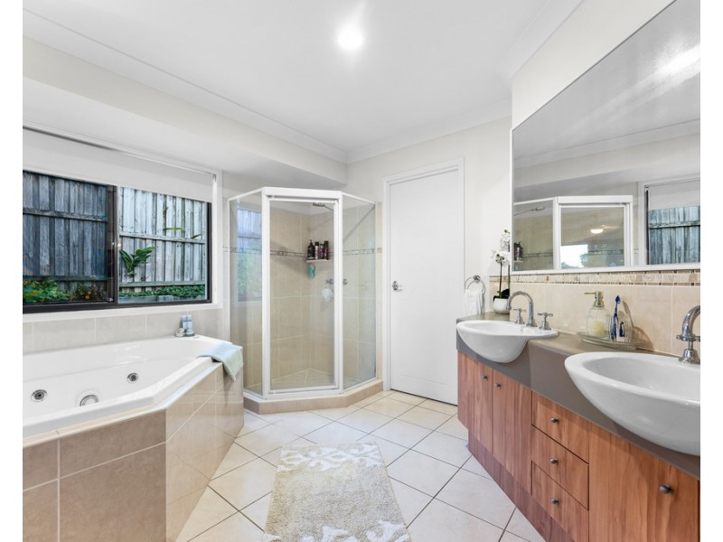 15 Lochern Court, North Lakes QLD 4509
