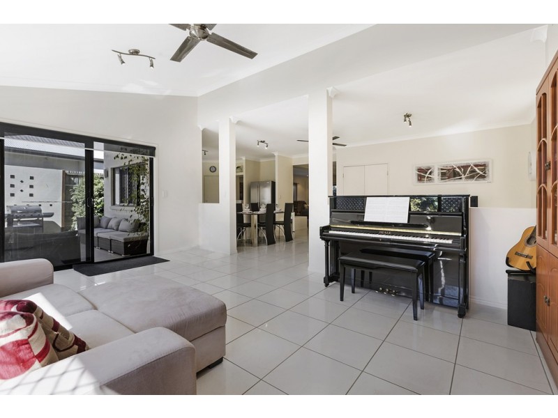 8 Parry Street, North Lakes QLD 4509