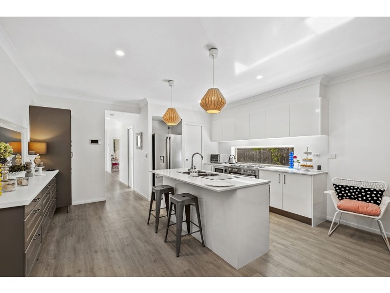 48 Dickson Crescent, North Lakes QLD 4509