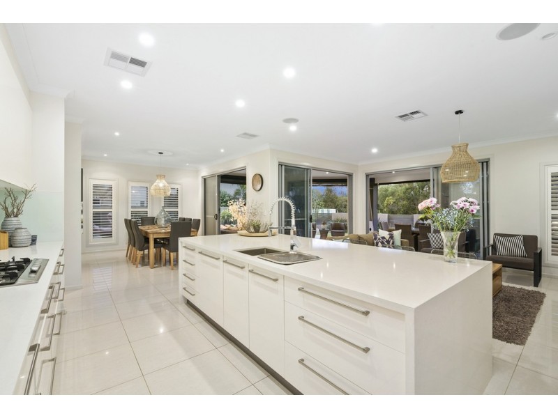 15 Kennedy Court, North Lakes QLD 4509