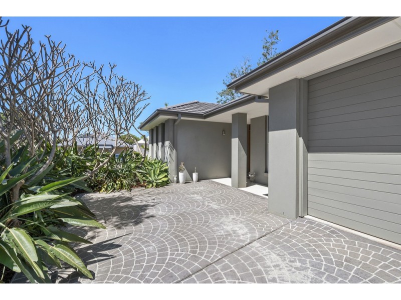 28 Tuckeroo Parade, North Lakes QLD 4509