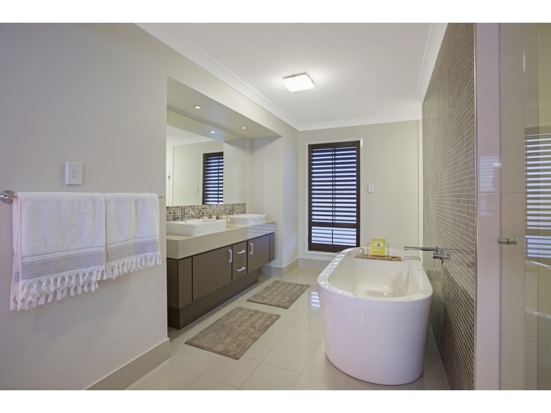 48 Williams Crescent, North Lakes QLD 4509