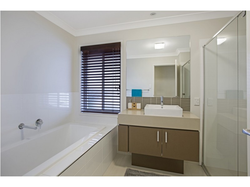 48 Williams Crescent, North Lakes QLD 4509