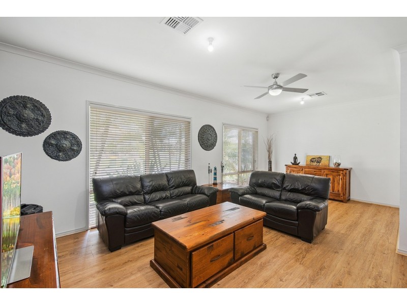 8 Wallaroo Circuit, North Lakes QLD 4509