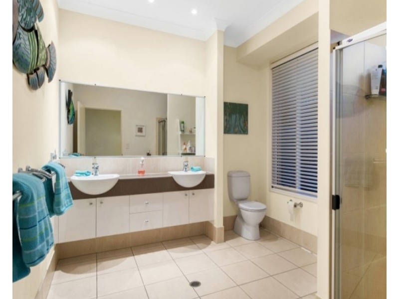 18 Thomson Close, North Lakes QLD 4509