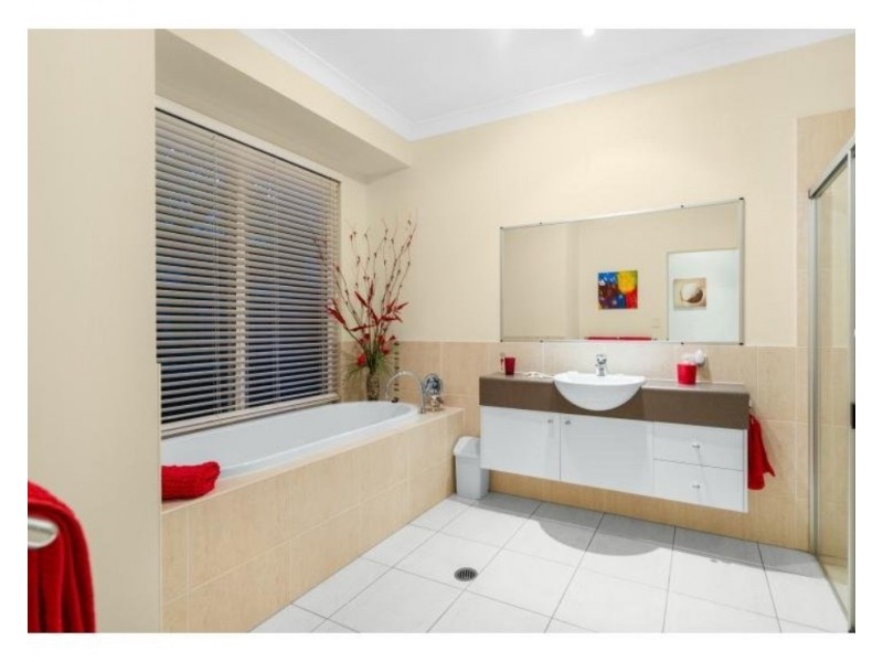 18 Thomson Close, North Lakes QLD 4509